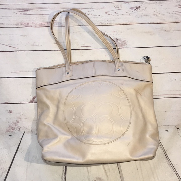 Coach Handbags - Cream Coach bag GREAT CONDITION